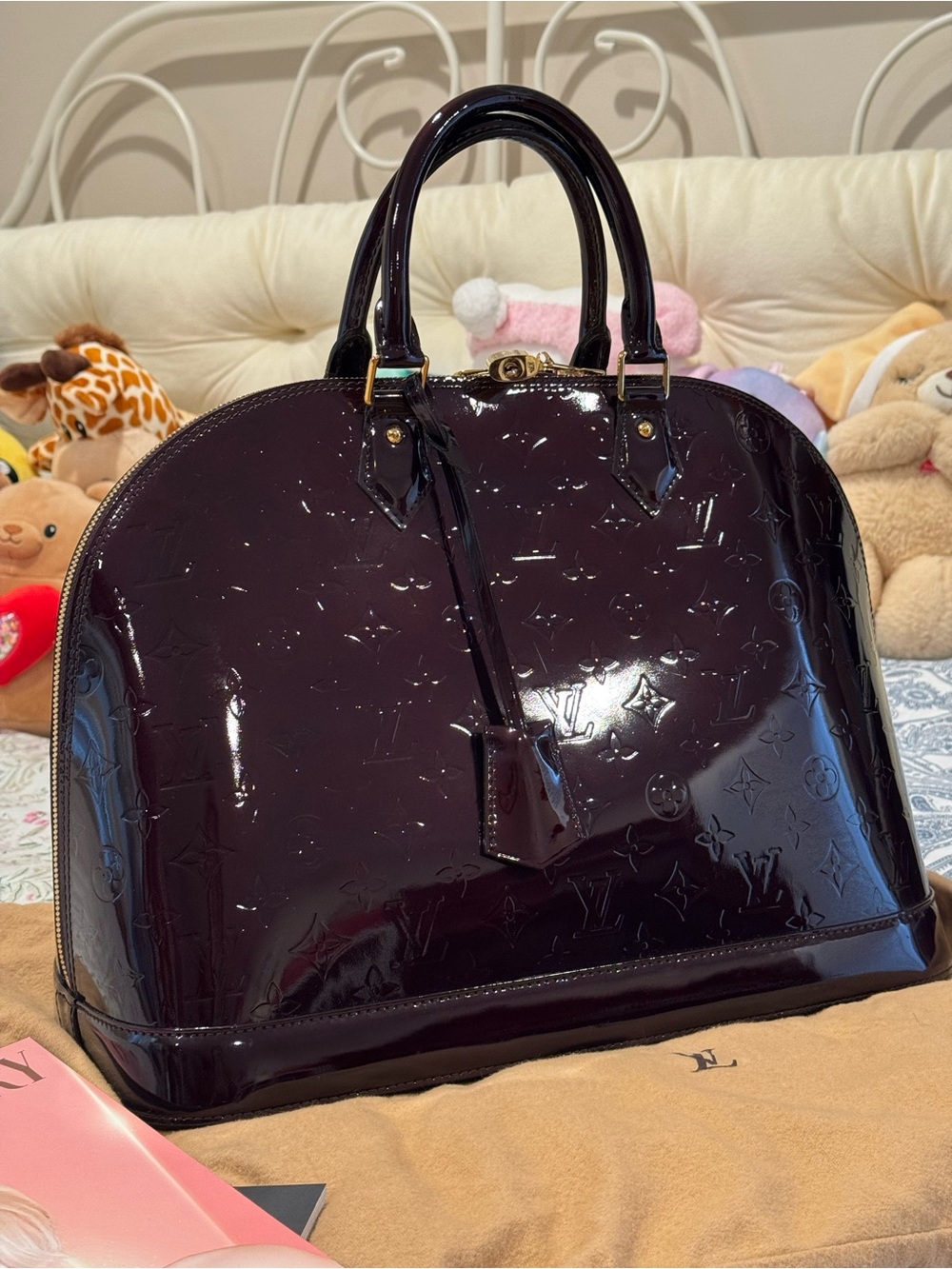 Louis Vuitton Vernis Alma GM Satchel in Deep Plum - Picture 2 of 10